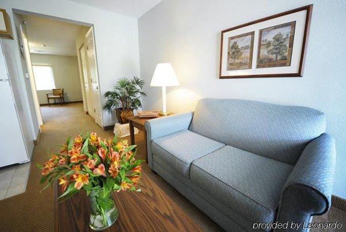 Affordable Suites Greenville Room photo